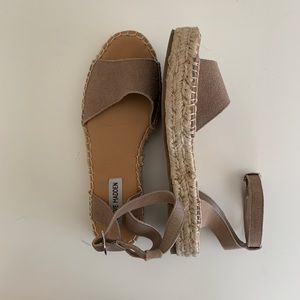 STEVE MADDEN sandals